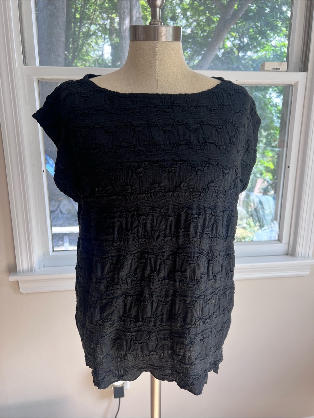 LOFT Black Textured Short Sleeve Top